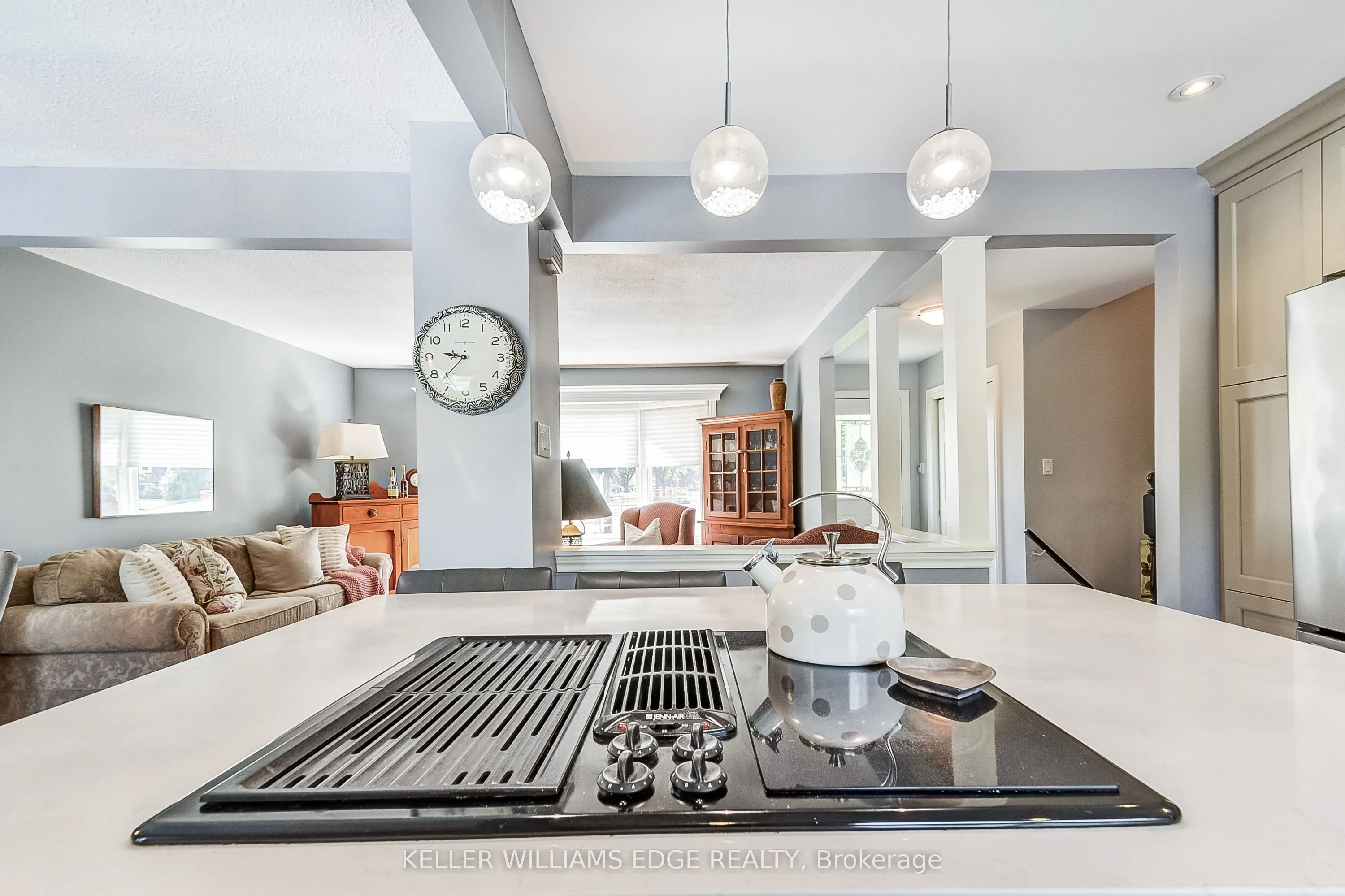5203 Broughton Crescent