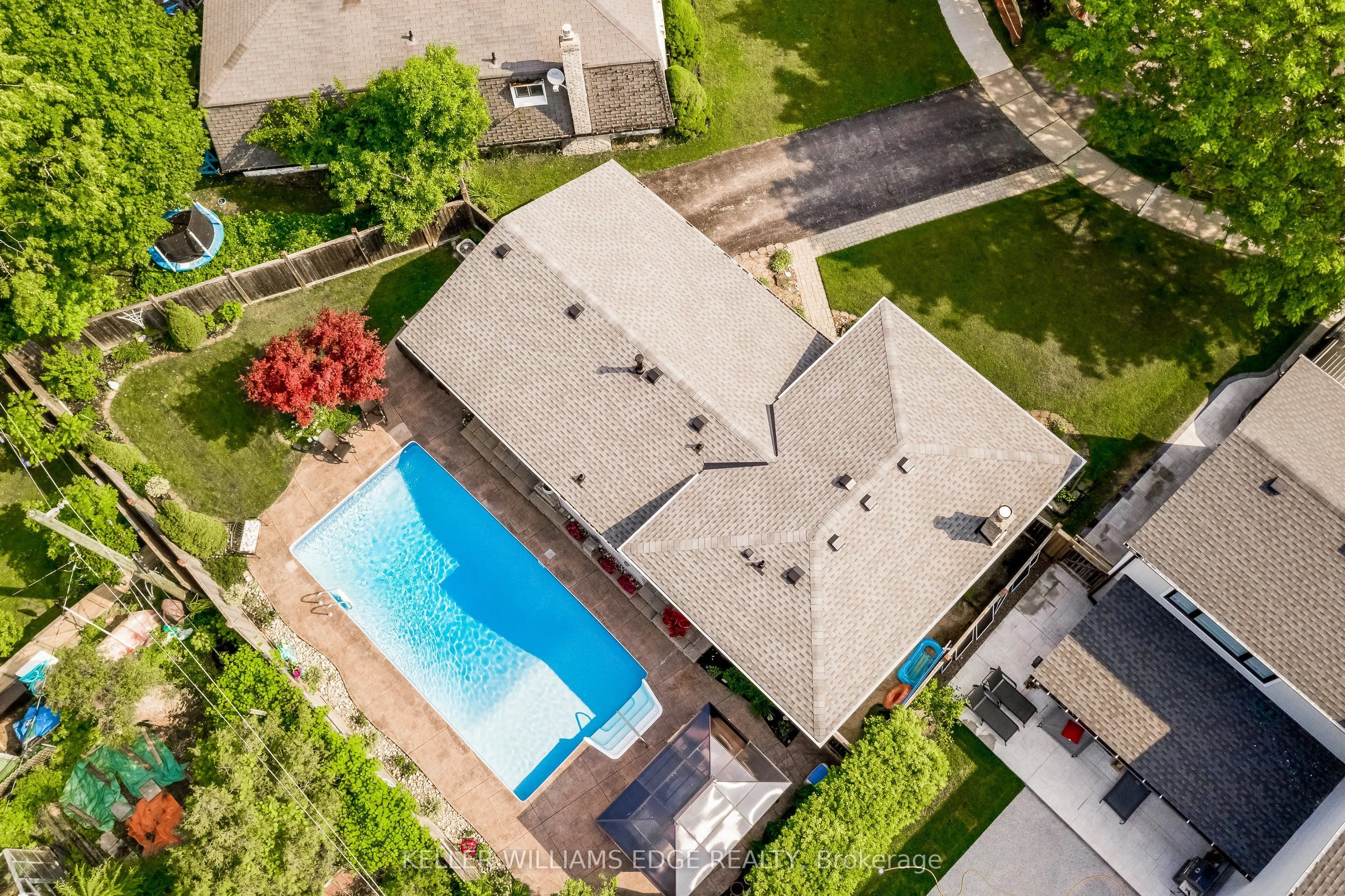 5203 Broughton Crescent