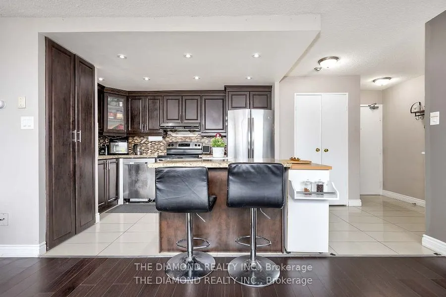 3700 Kaneff Crescent, #1507