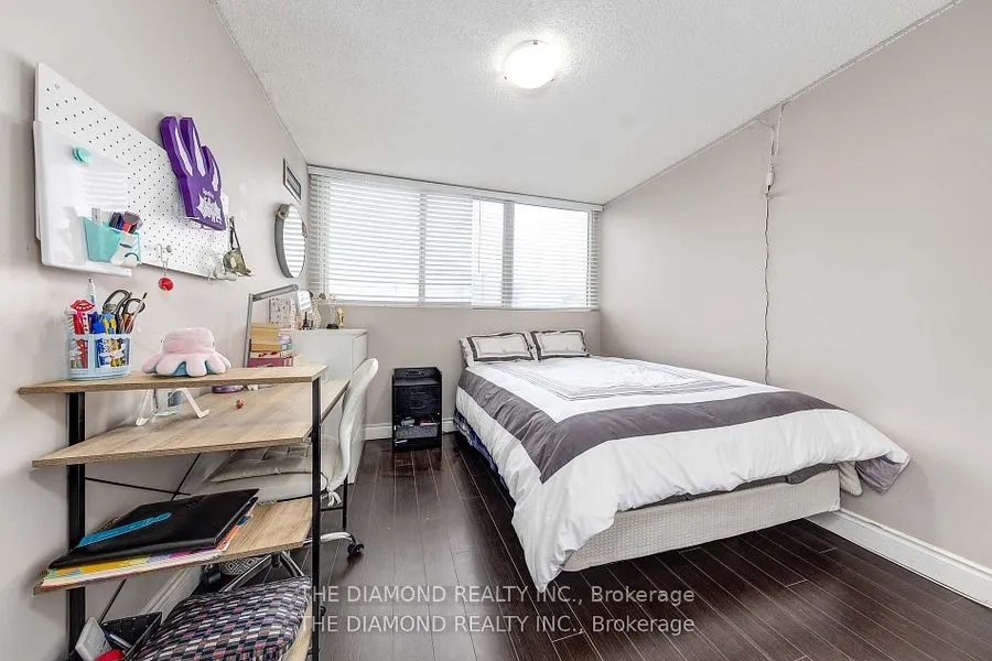3700 Kaneff Crescent, #1507
