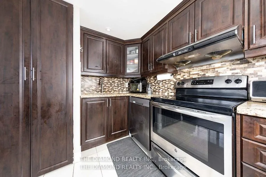 3700 Kaneff Crescent, #1507