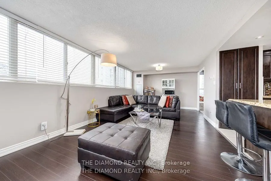 3700 Kaneff Crescent, #1507