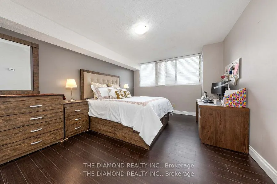 3700 Kaneff Crescent, #1507