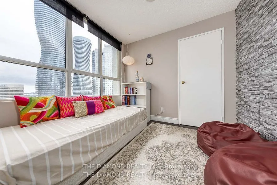 3700 Kaneff Crescent, #1507
