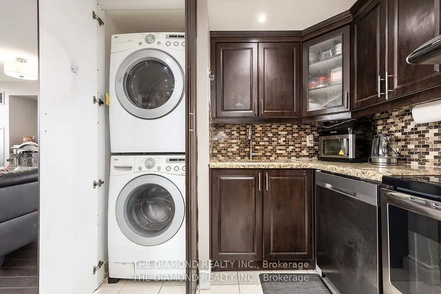 3700 Kaneff Crescent, #1507