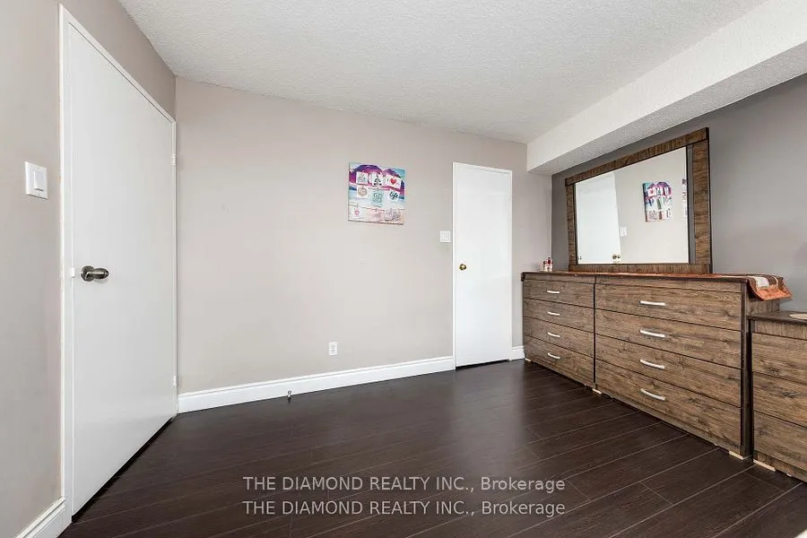 3700 Kaneff Crescent, #1507