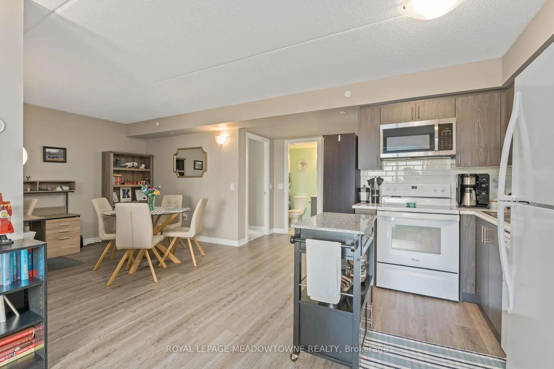 716 Main Street E, #207
