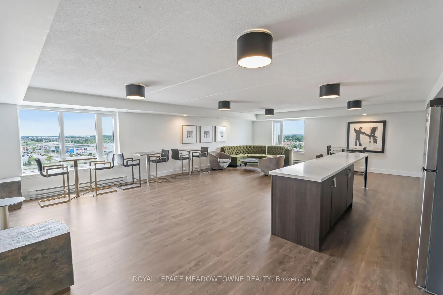 716 Main Street E, #207