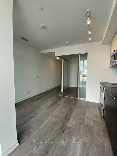285 Dufferin Street, #725