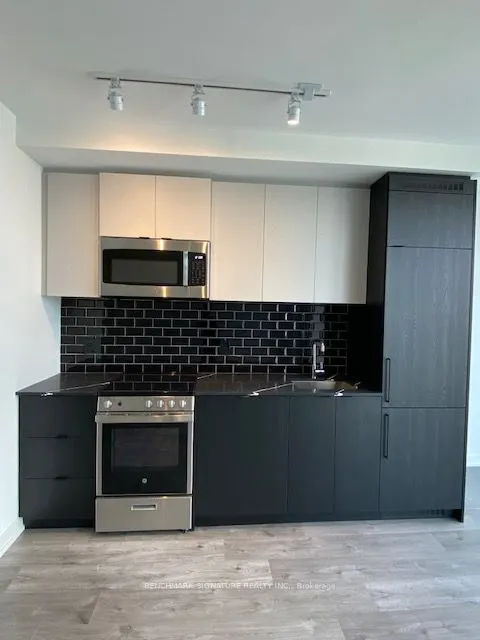 285 Dufferin Street, #725
