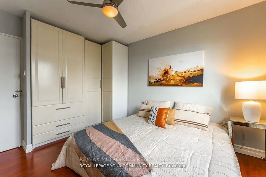 15 Elizabeth Street N, #704