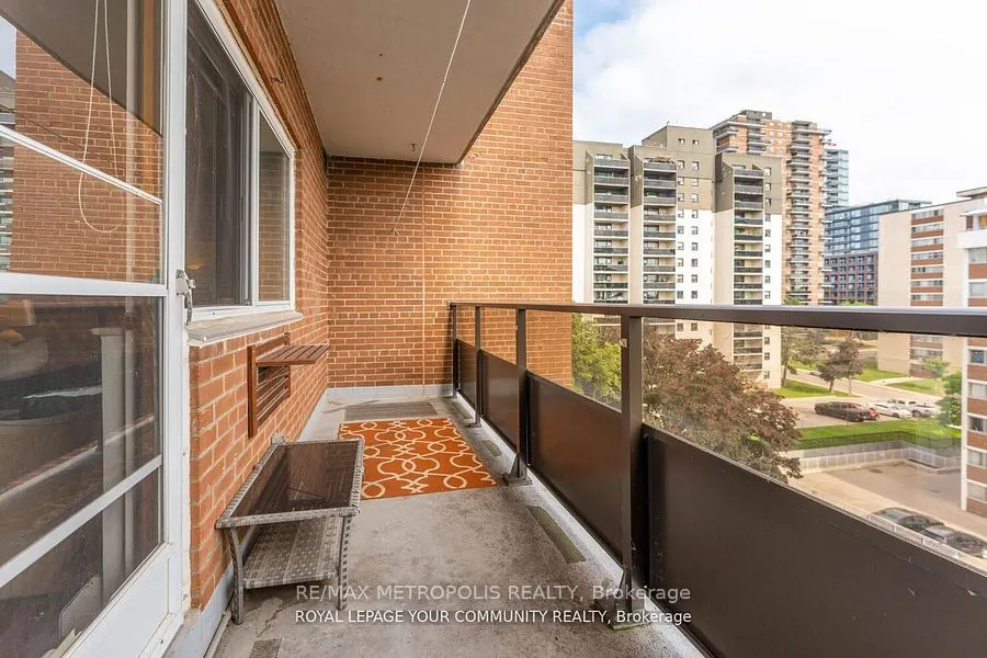 15 Elizabeth Street N, #704