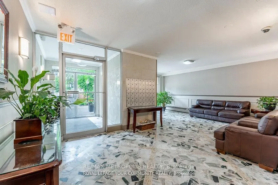 15 Elizabeth Street N, #704