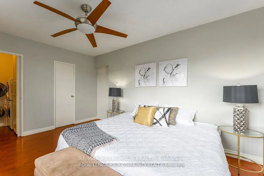 15 Elizabeth Street N, #704