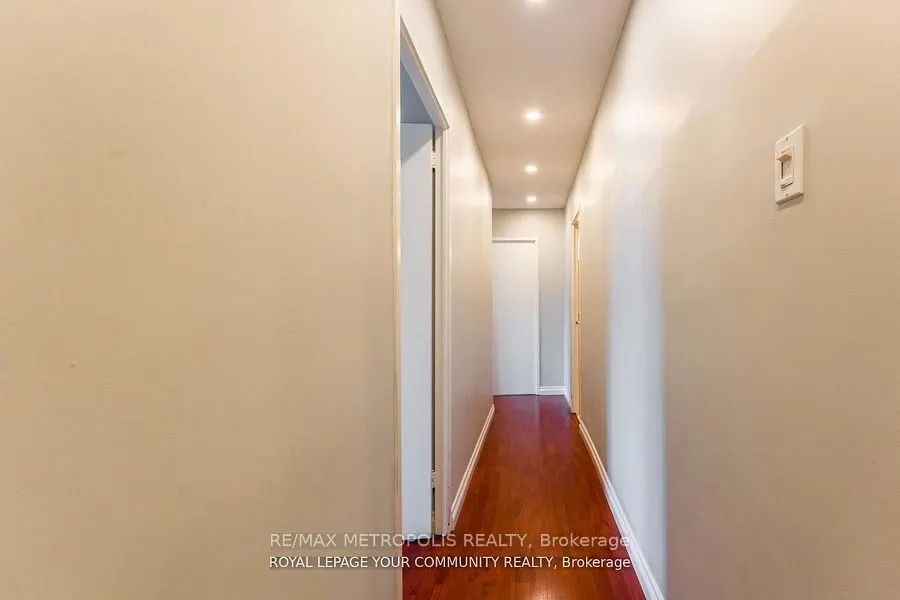 15 Elizabeth Street N, #704