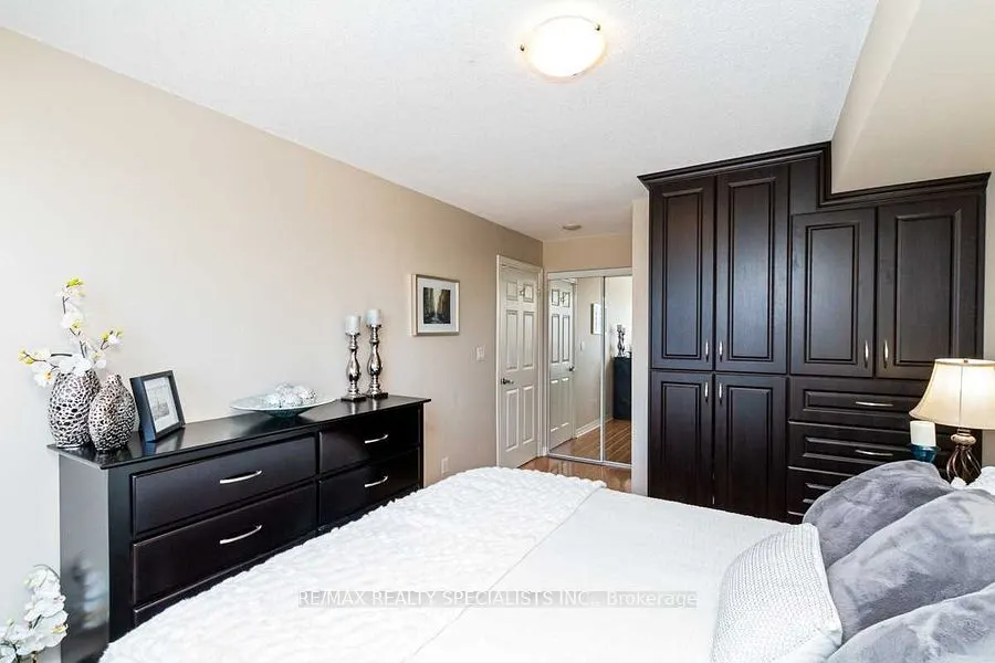 310 BURNHAMTHORPE Road W, #1003