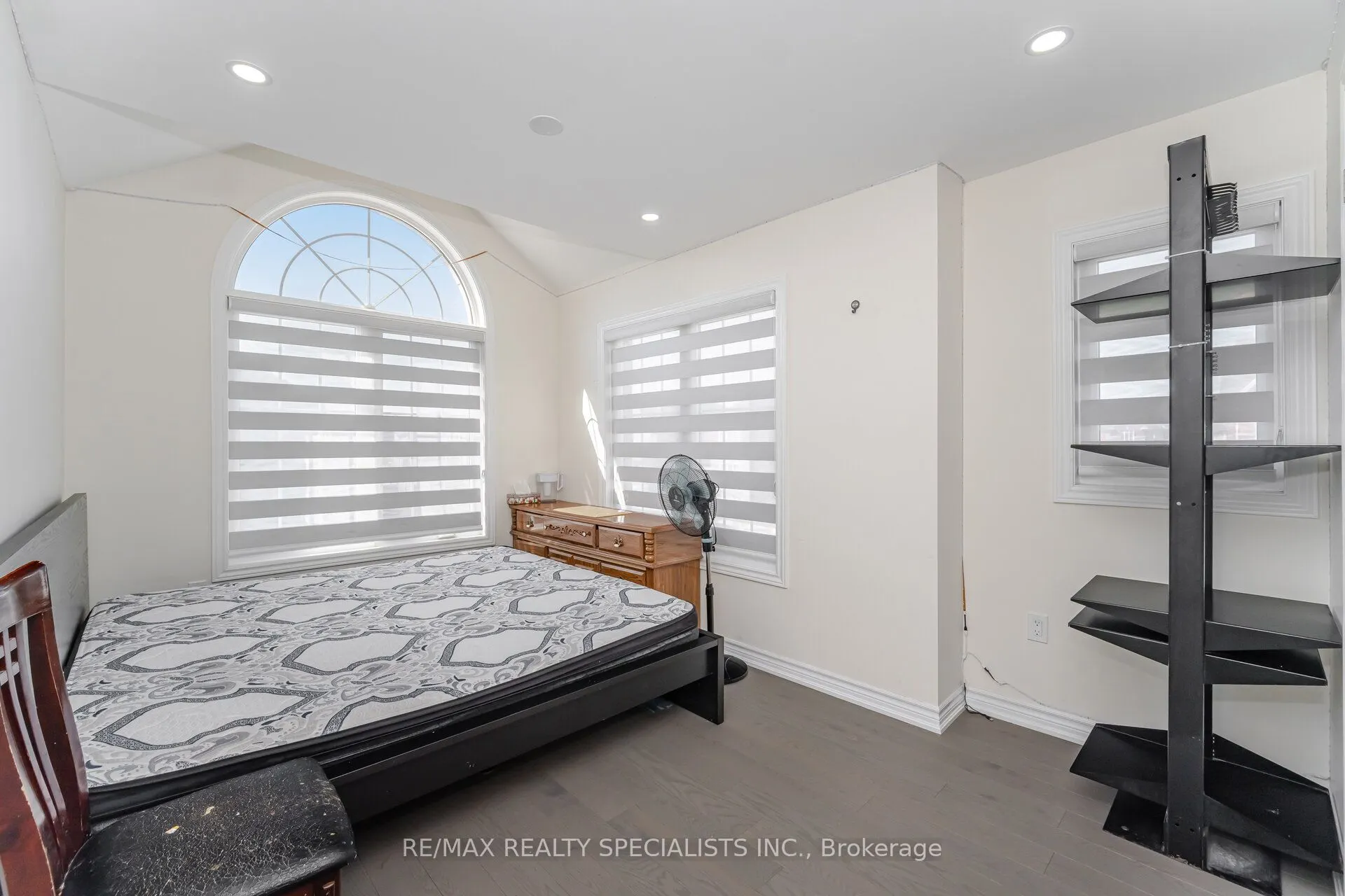 2 Jenwood Crescent