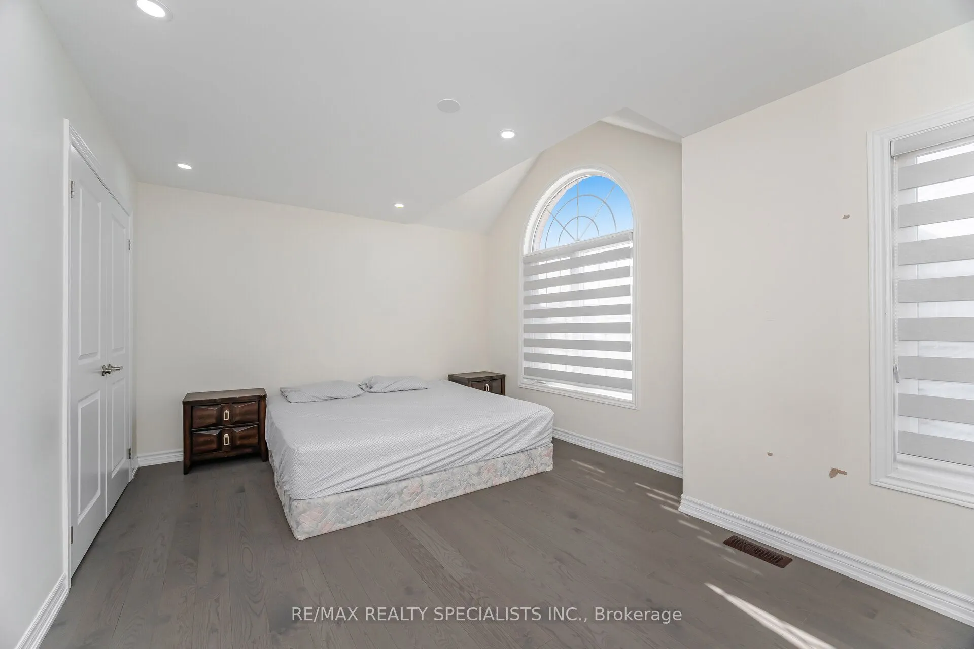 2 Jenwood Crescent