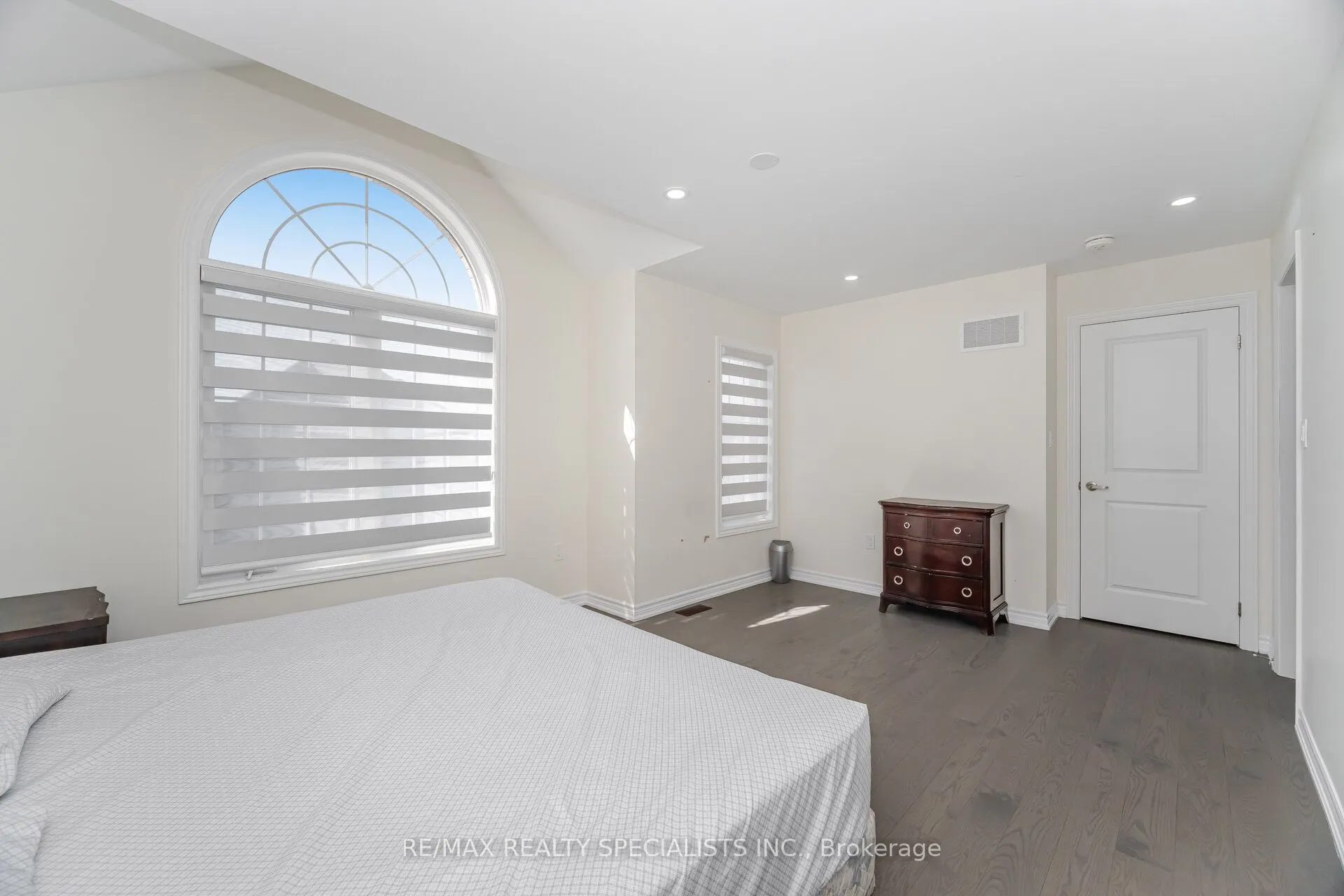 2 Jenwood Crescent