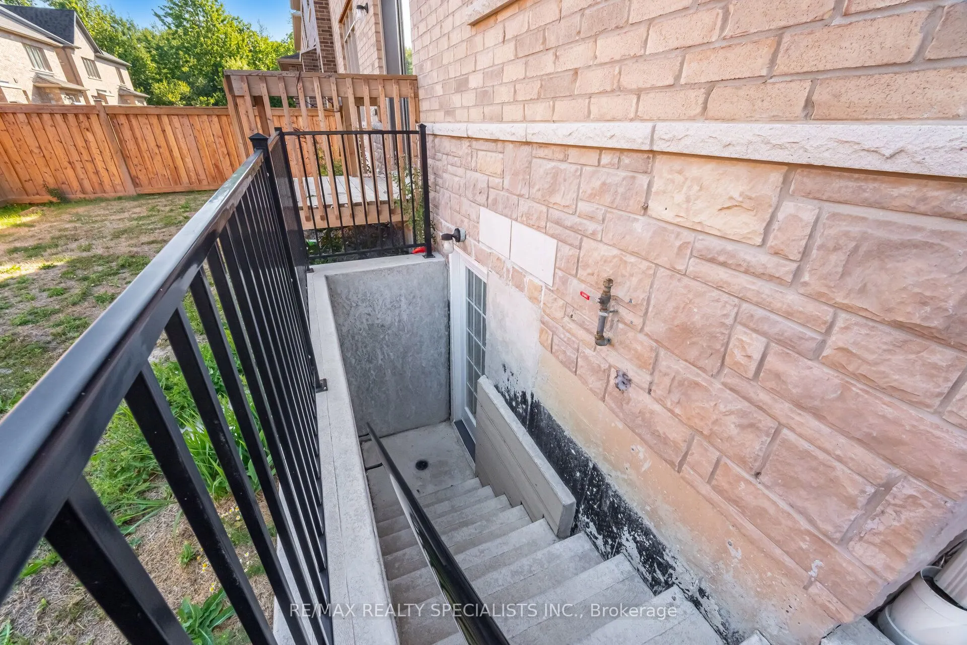 2 Jenwood Crescent