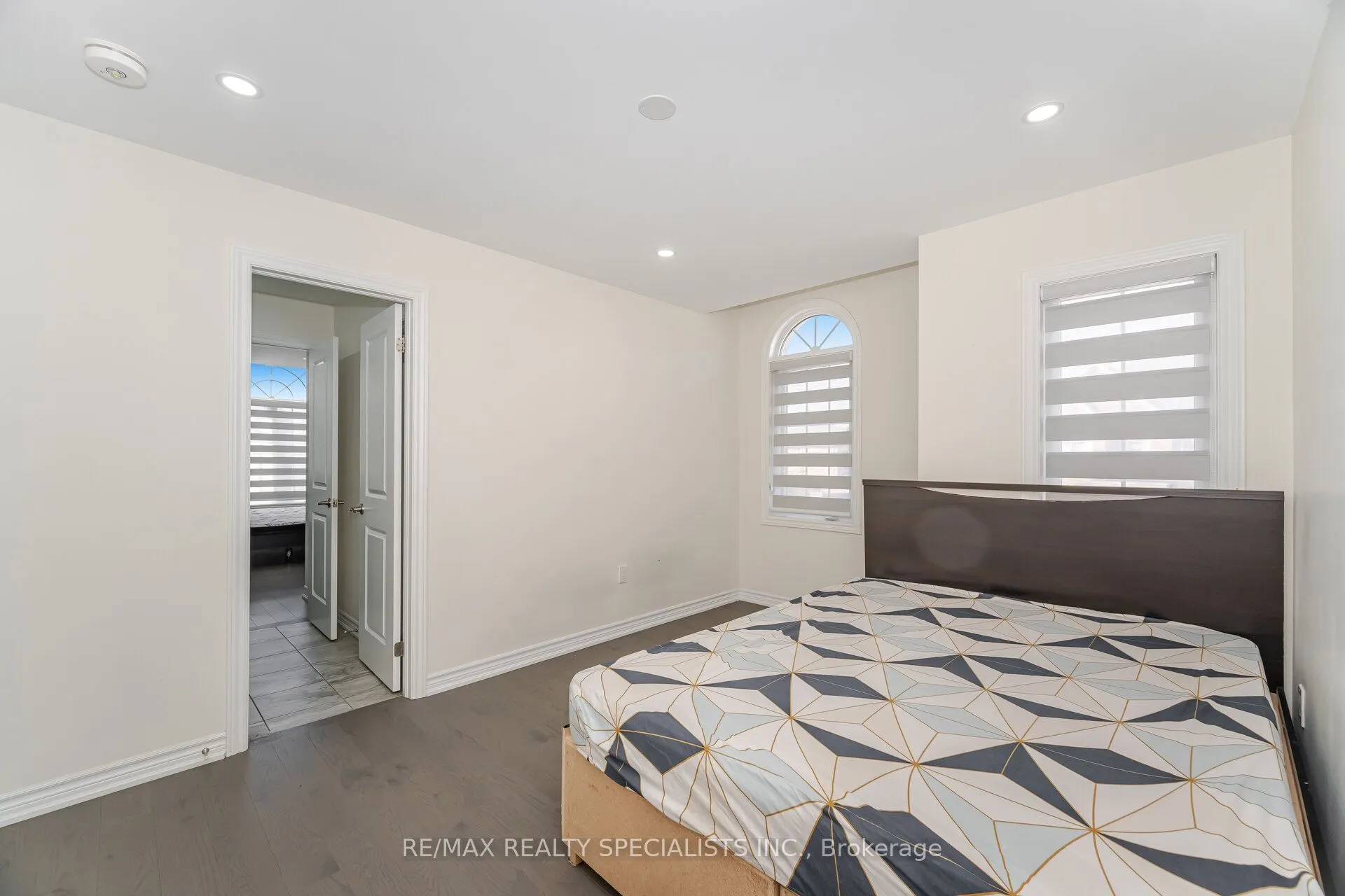 2 Jenwood Crescent