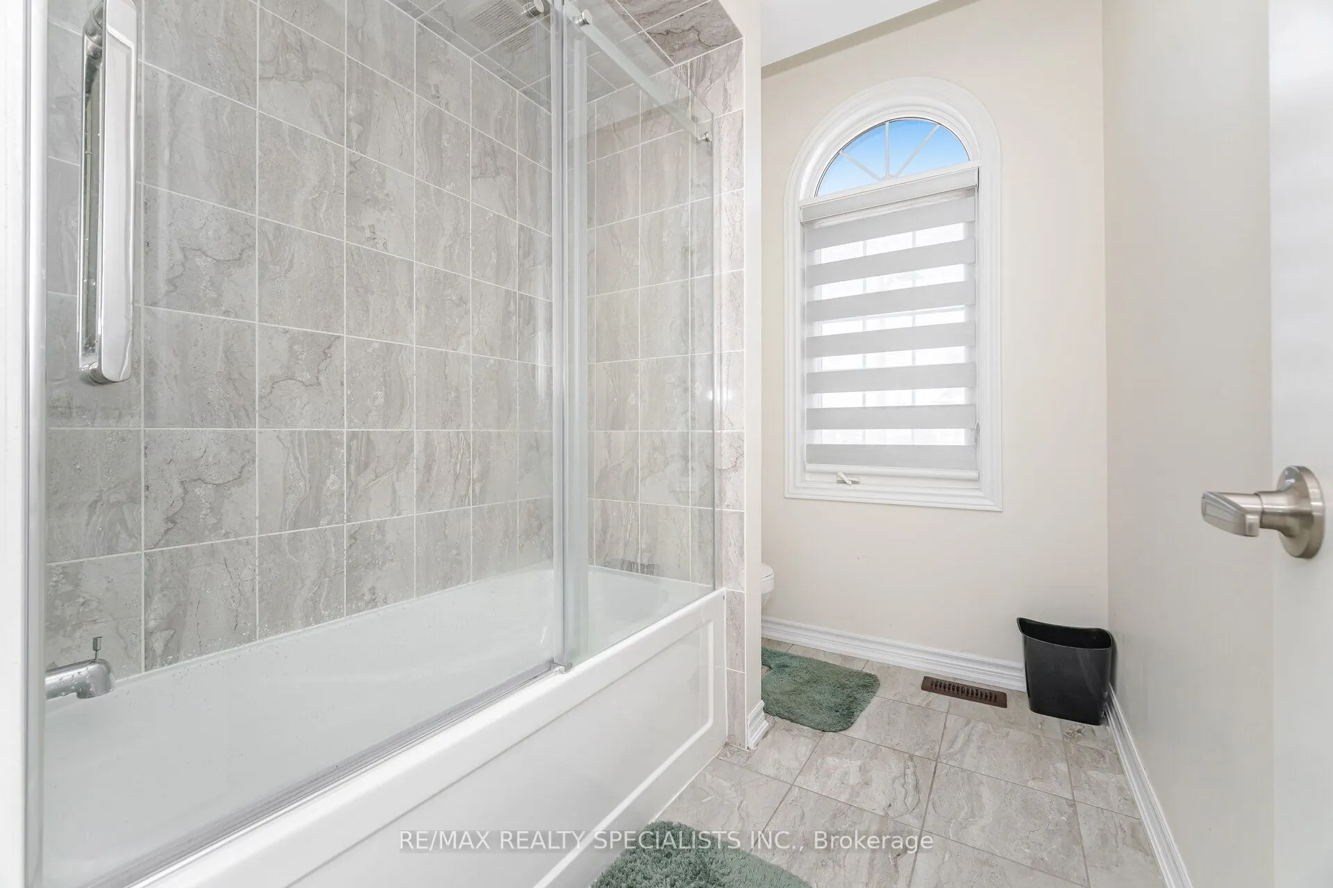 2 Jenwood Crescent