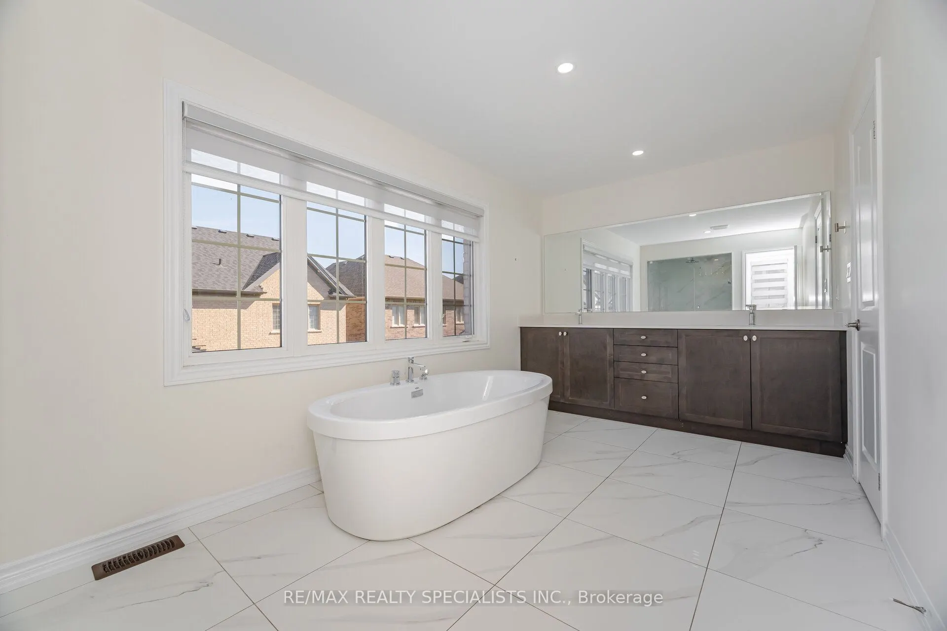 2 Jenwood Crescent