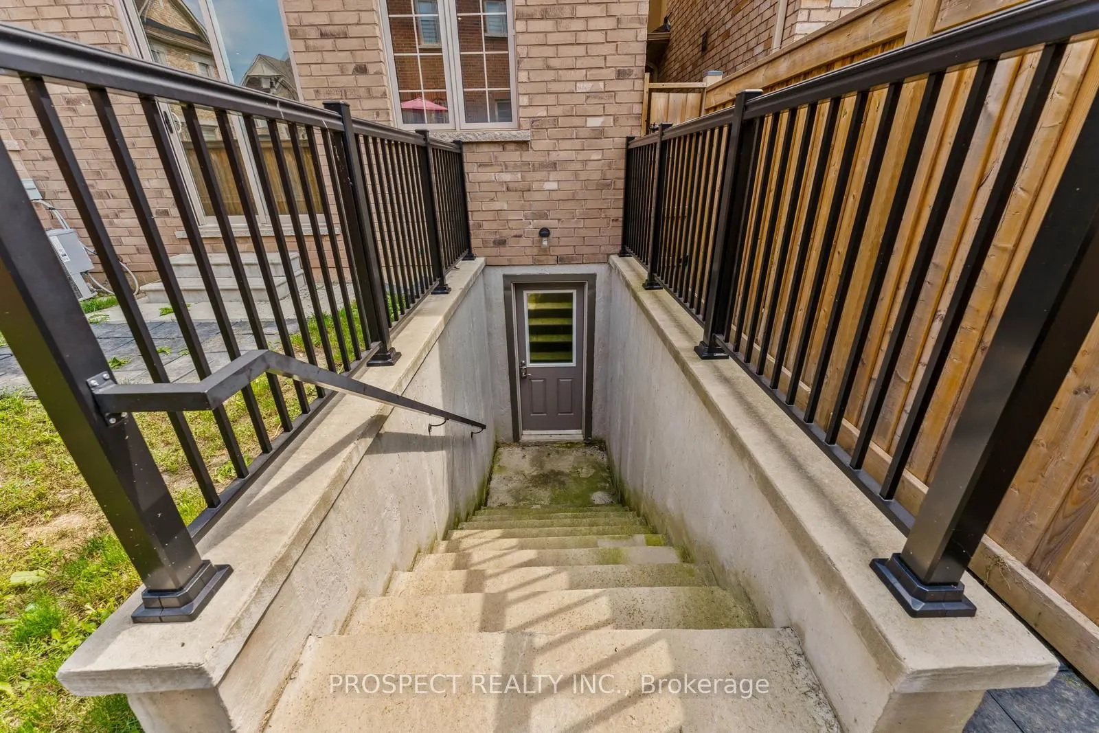15 Lyle Way