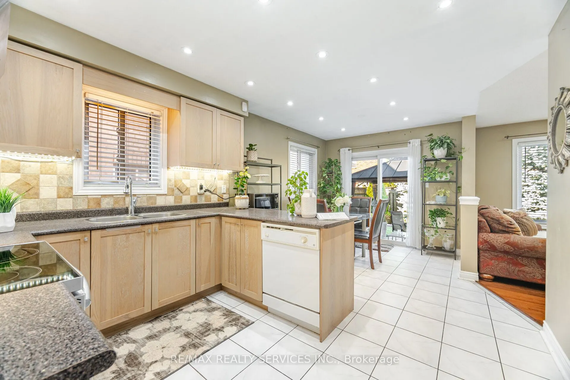 28 Fallstar Crescent