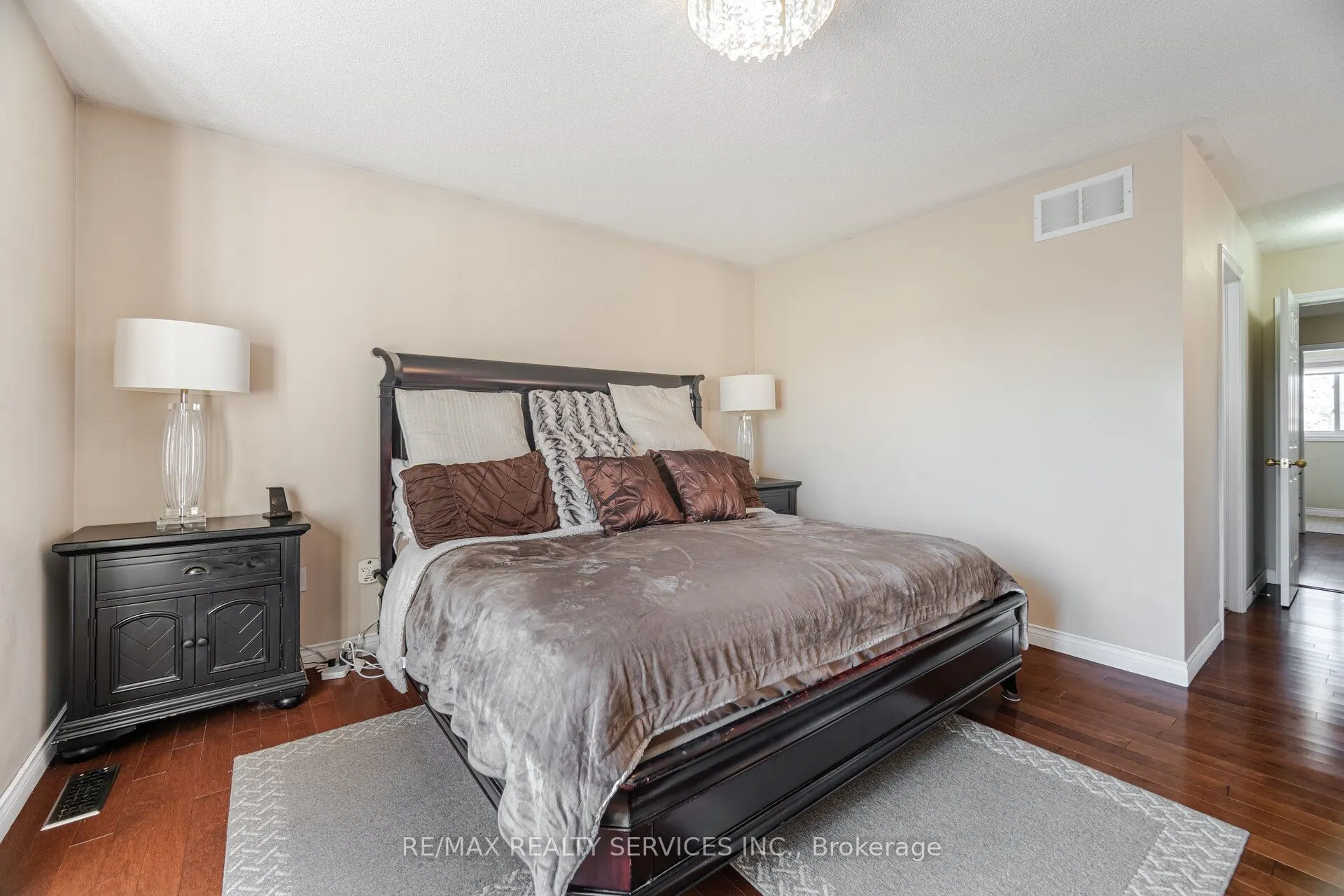 28 Fallstar Crescent