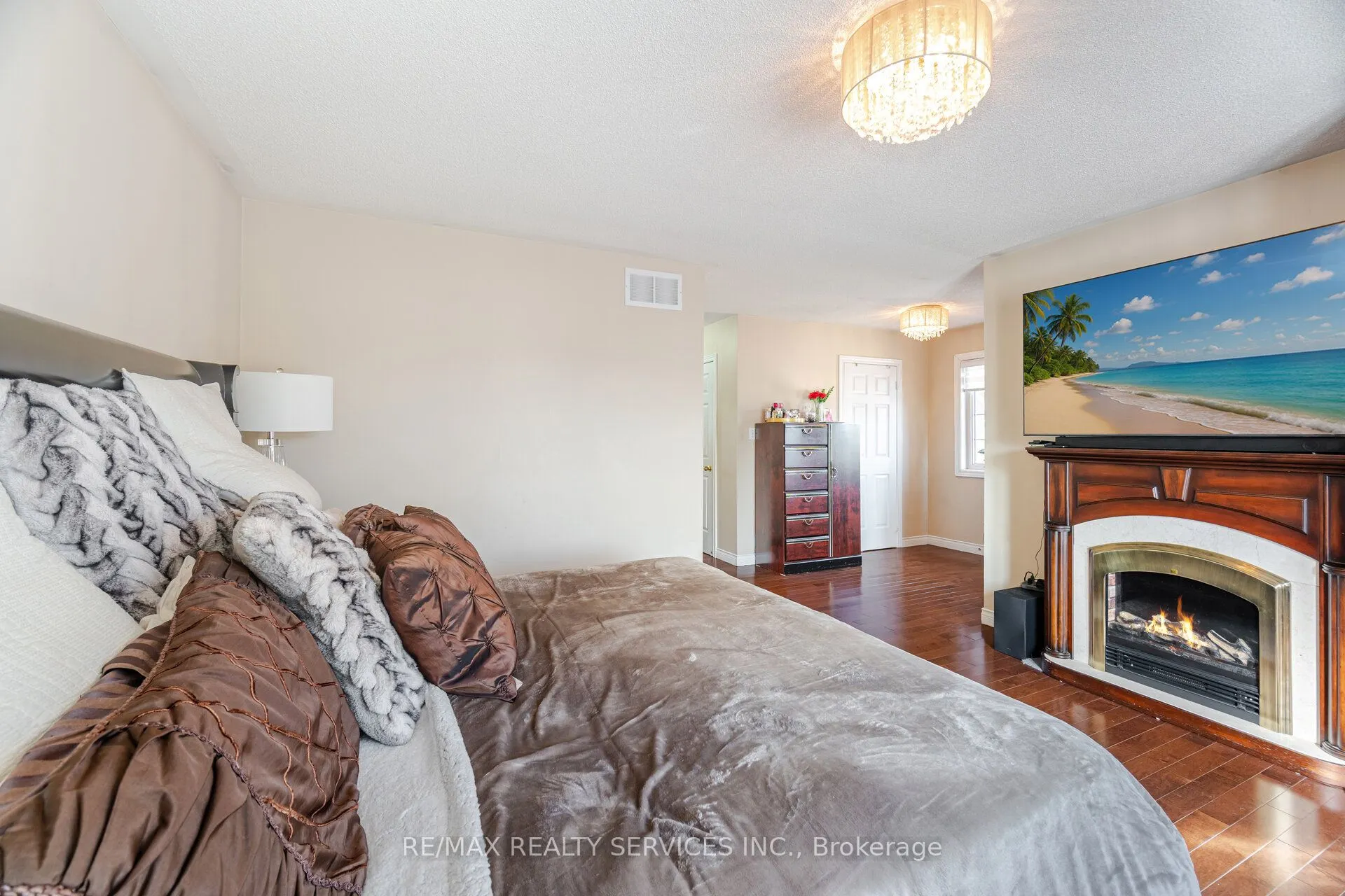 28 Fallstar Crescent