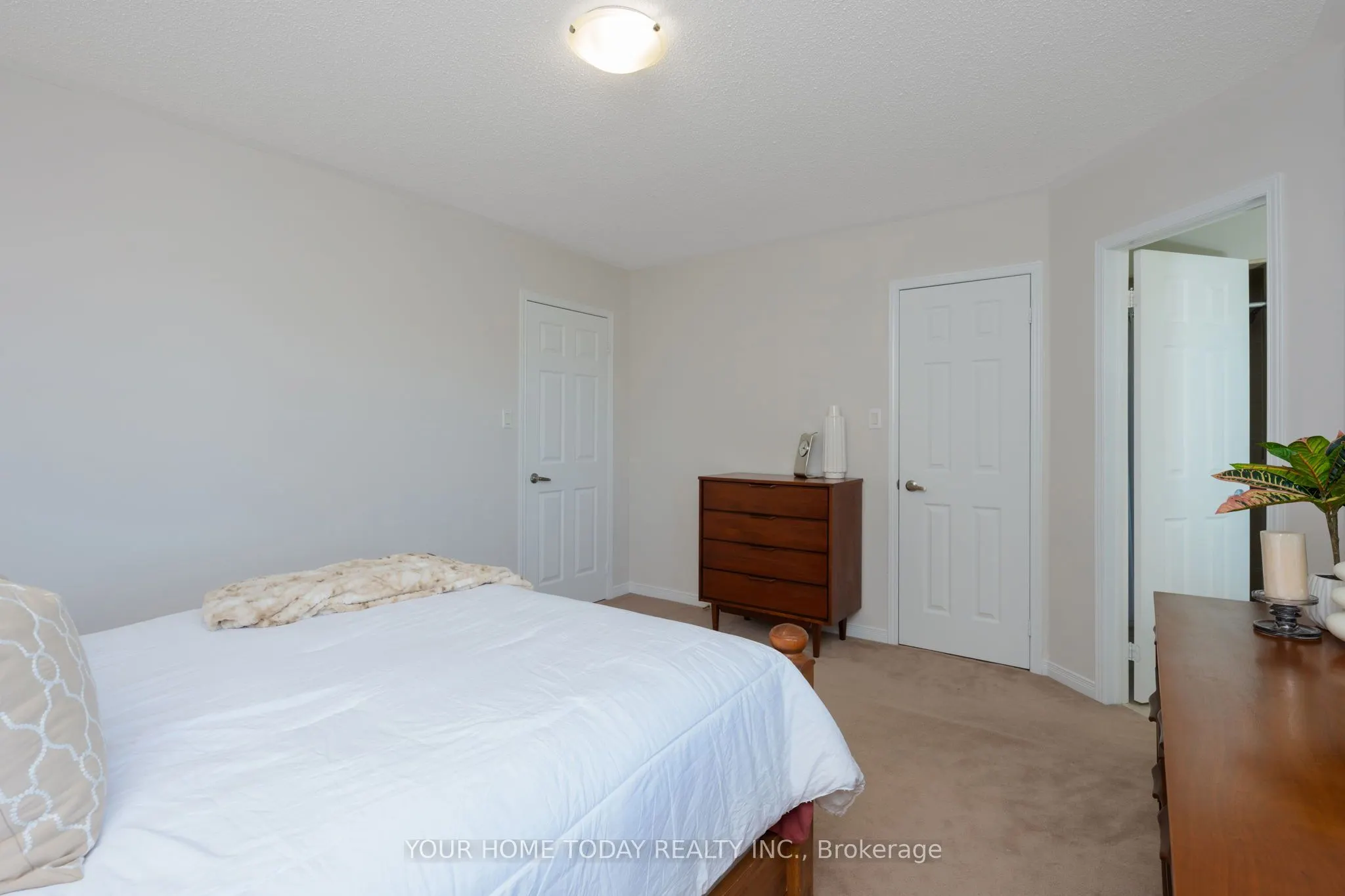 31 Elderberry Gate