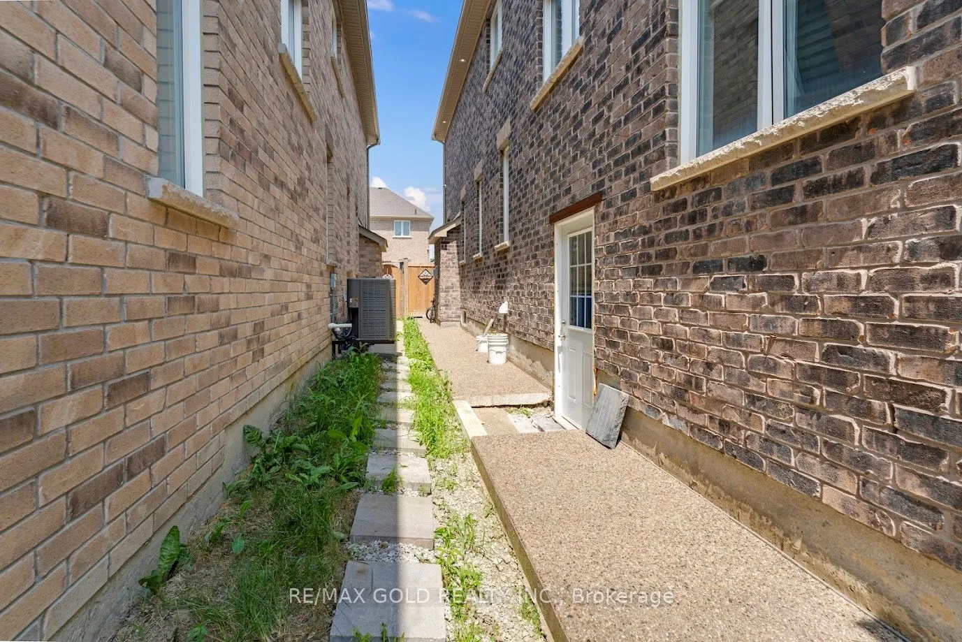 42 Valleybrook Crescent S