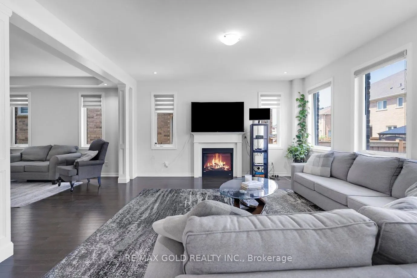 42 Valleybrook Crescent S