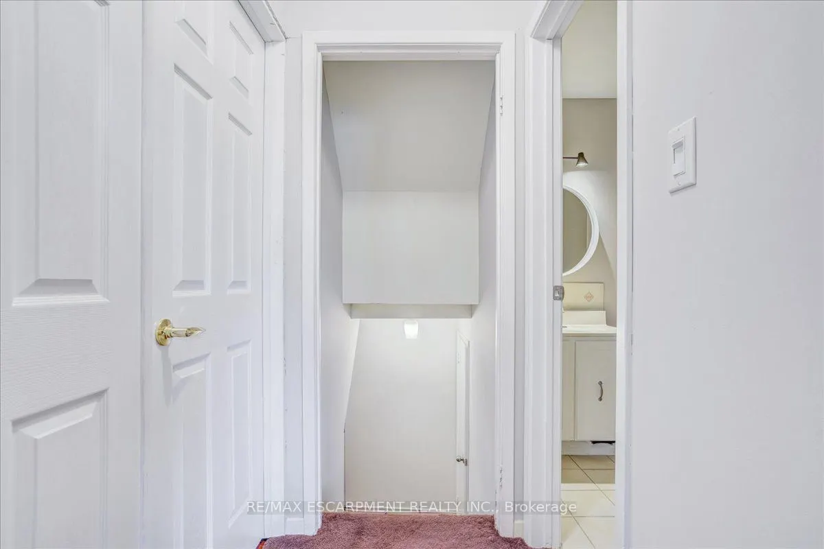 4252 Jefton Crescent, #Lower