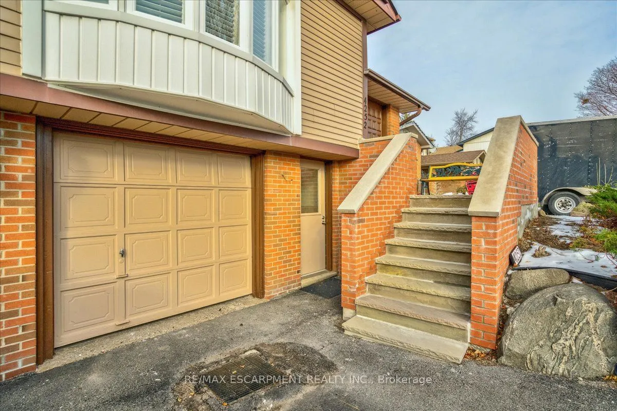 4252 Jefton Crescent, #Lower