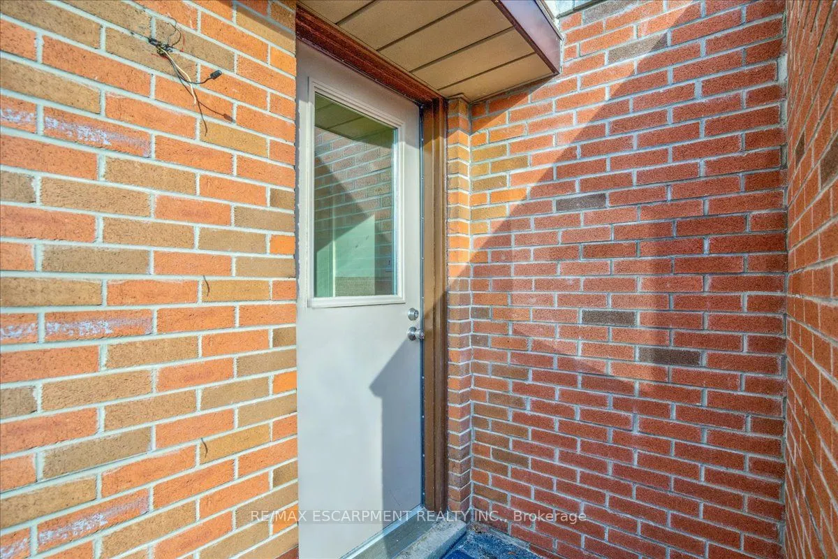 4252 Jefton Crescent, #Lower