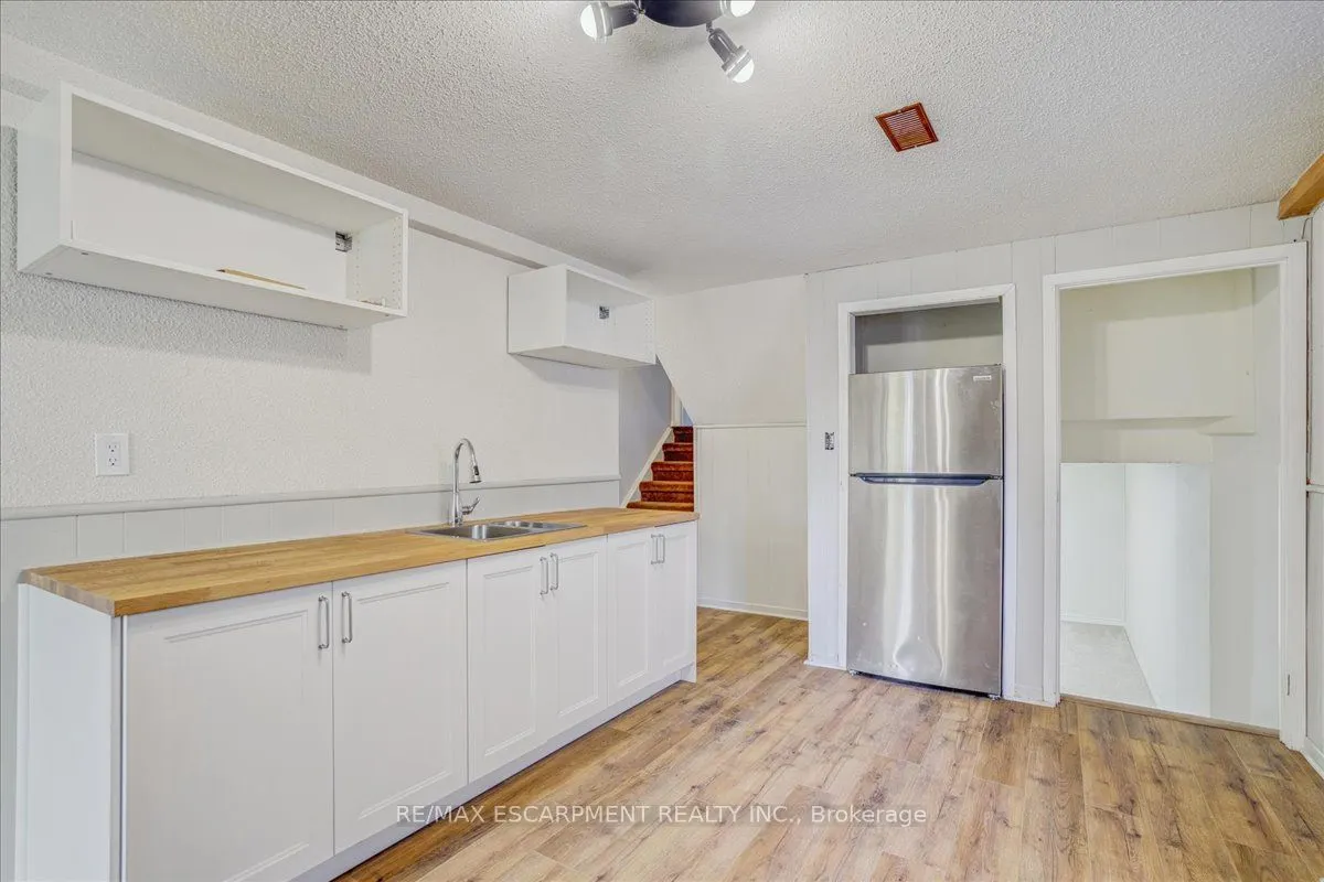 4252 Jefton Crescent, #Lower