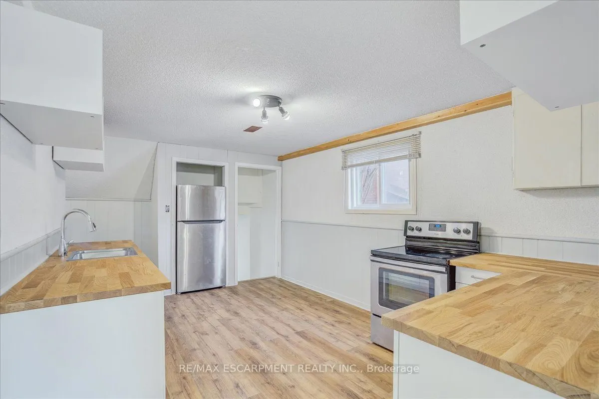 4252 Jefton Crescent, #Lower