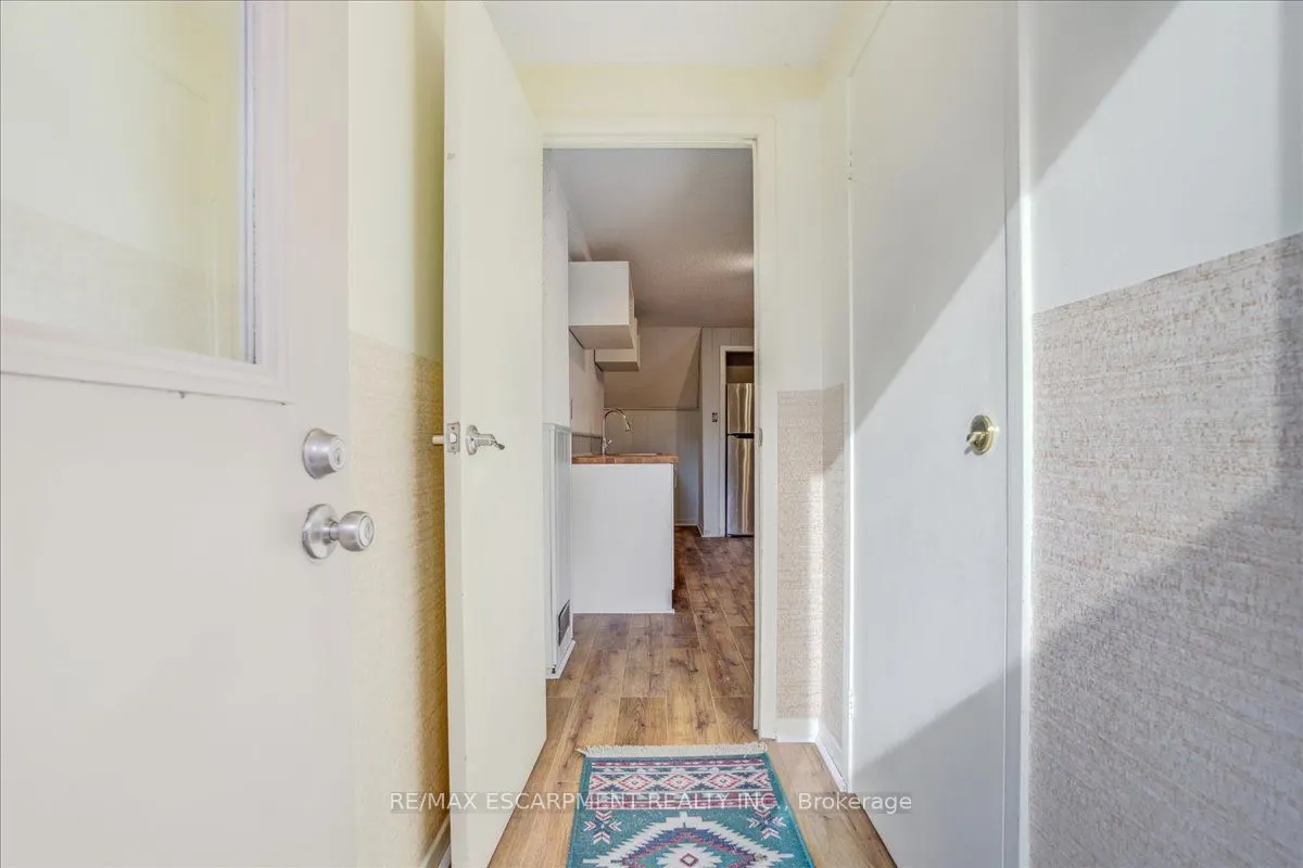 4252 Jefton Crescent, #Lower