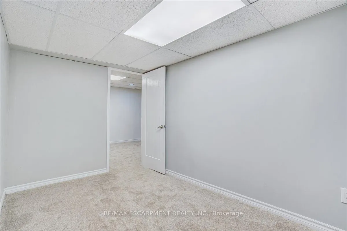 4252 Jefton Crescent, #Lower