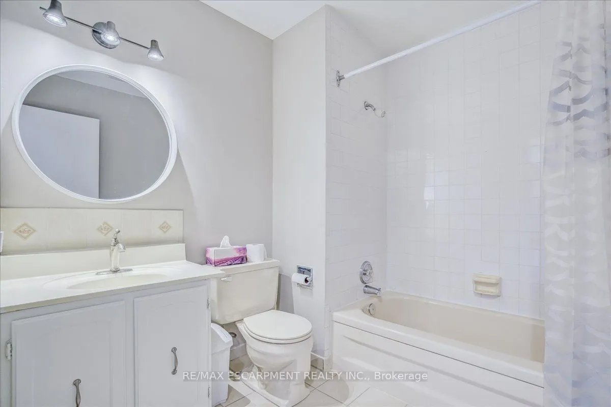 4252 Jefton Crescent, #Lower