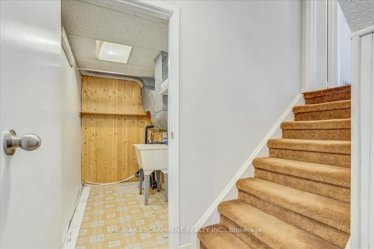 4252 Jefton Crescent, #Lower