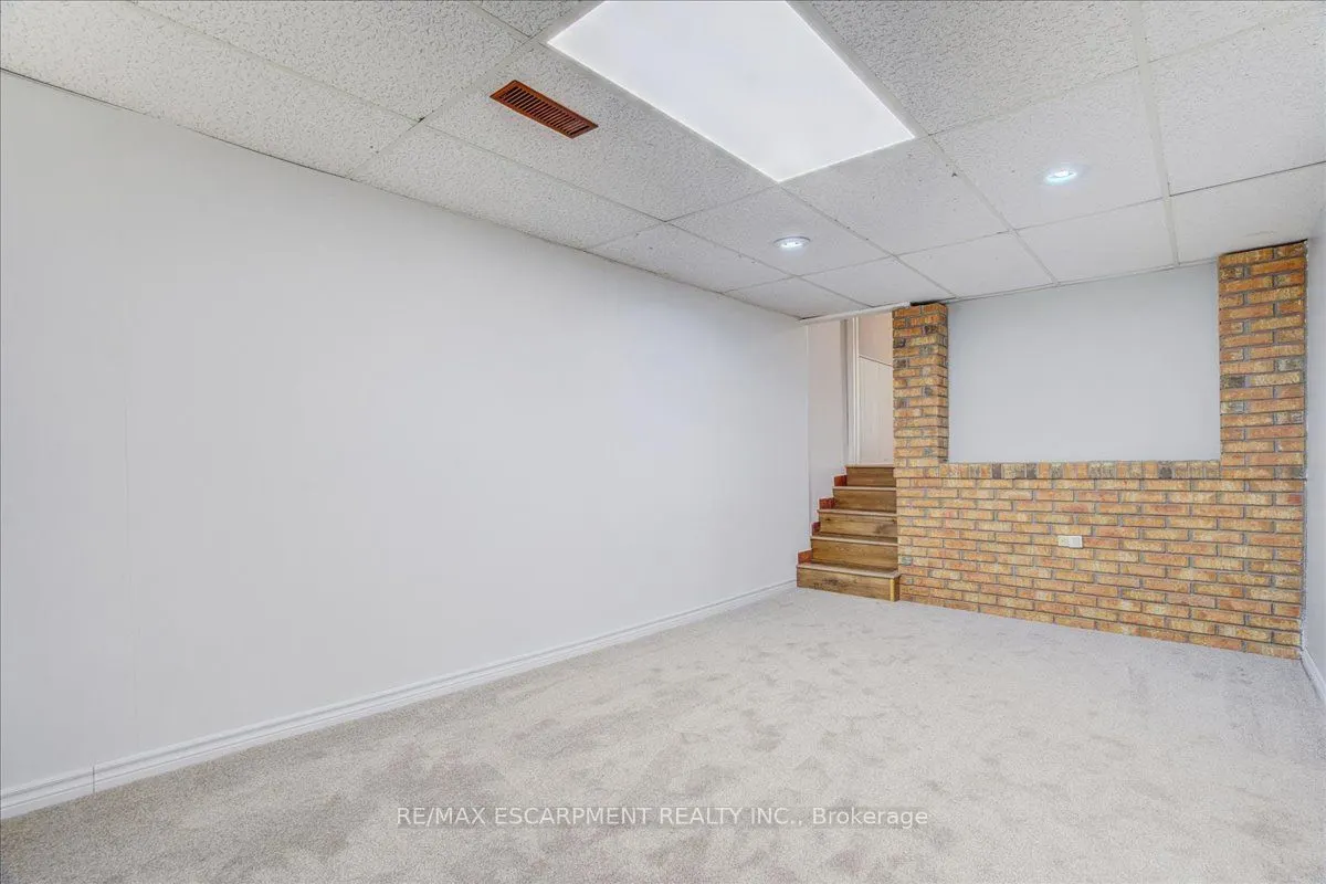 4252 Jefton Crescent, #Lower