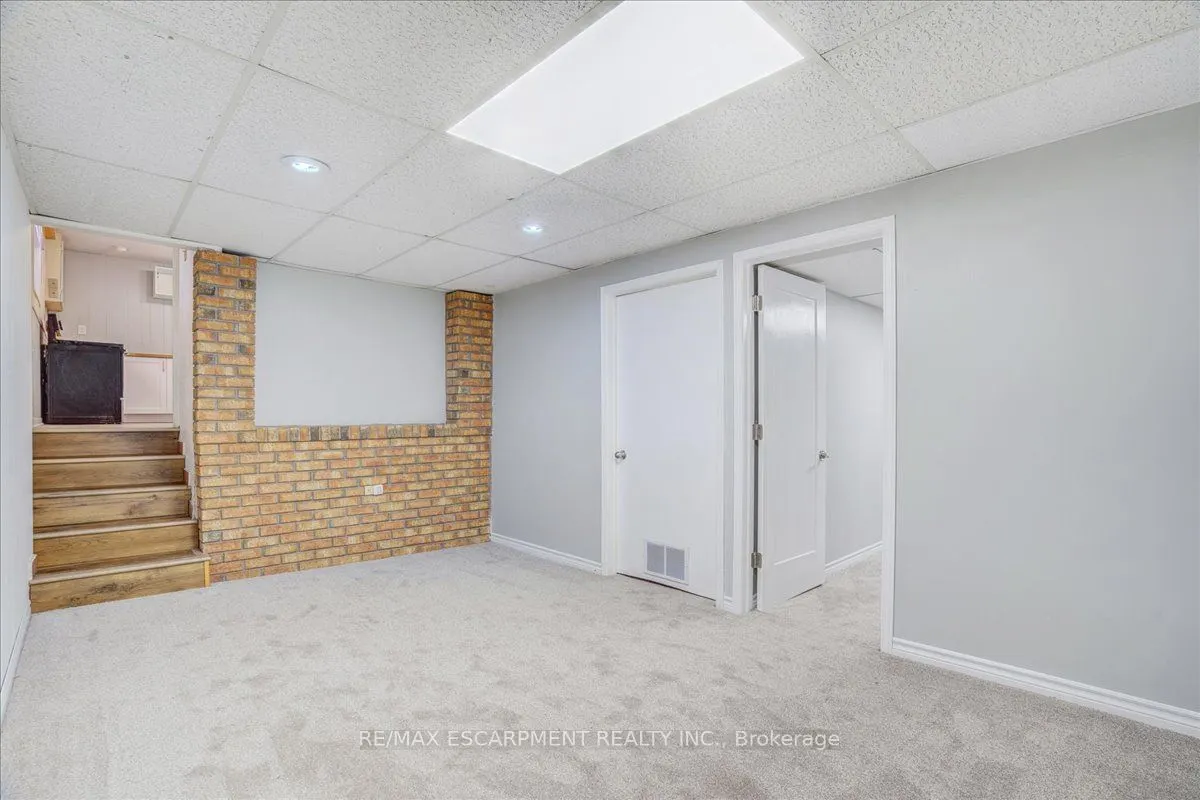 4252 Jefton Crescent, #Lower