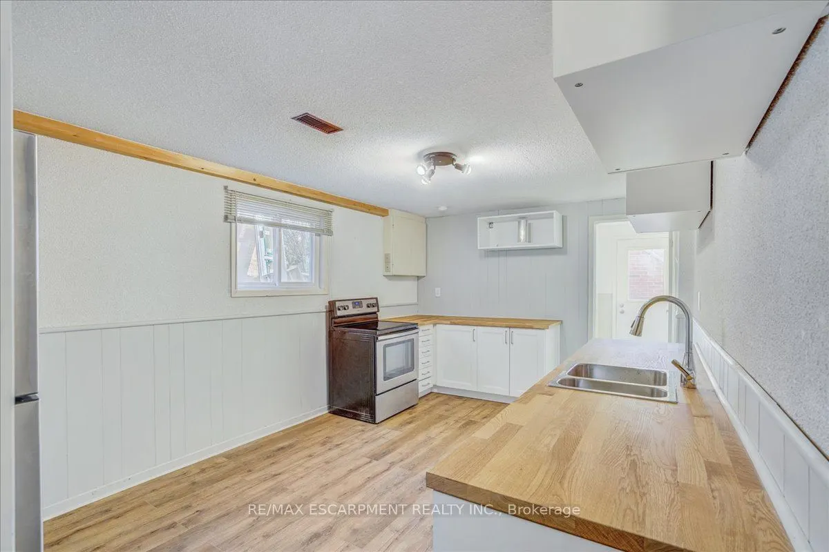 4252 Jefton Crescent, #Lower