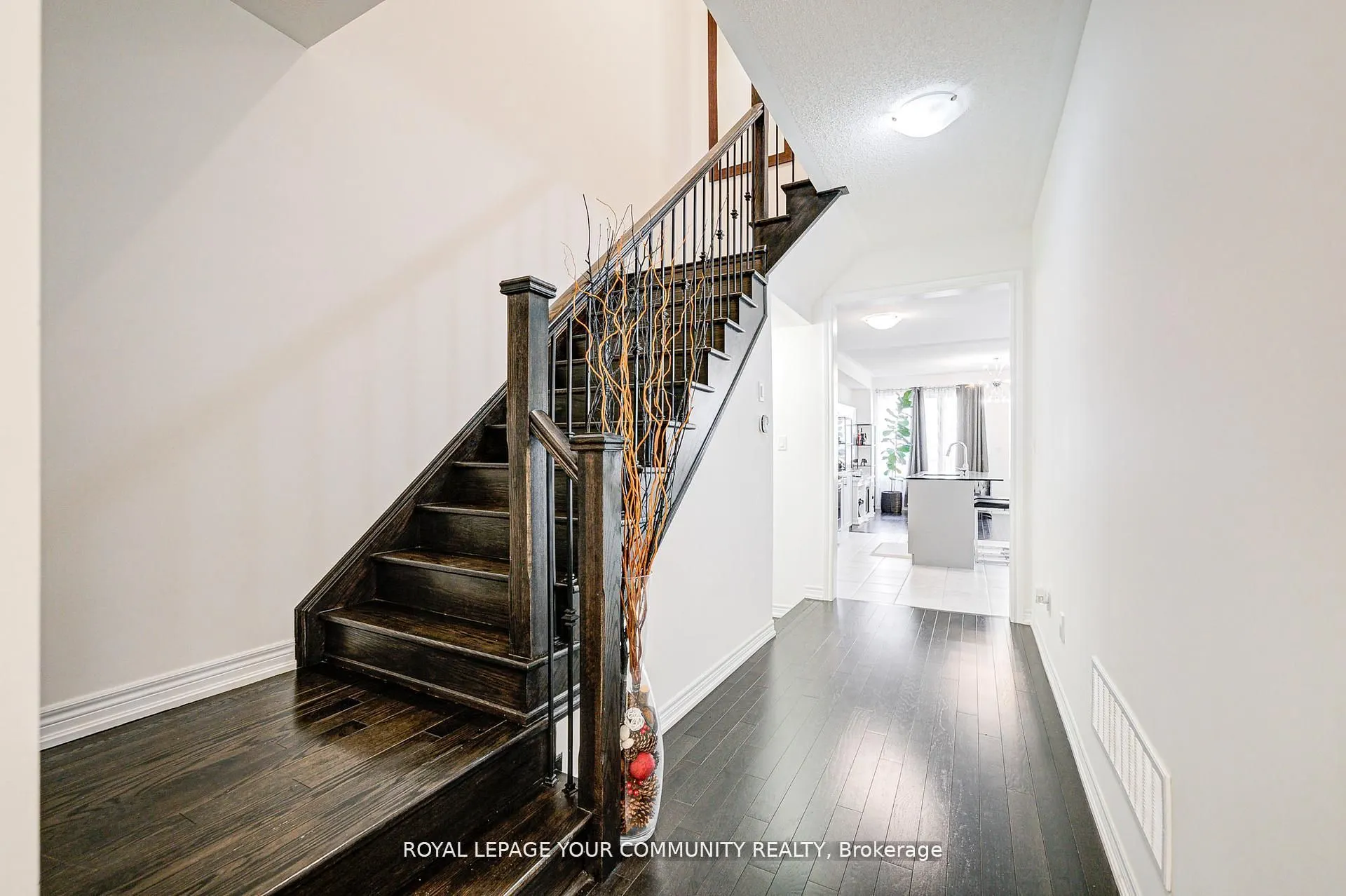 16 Angelfish Road