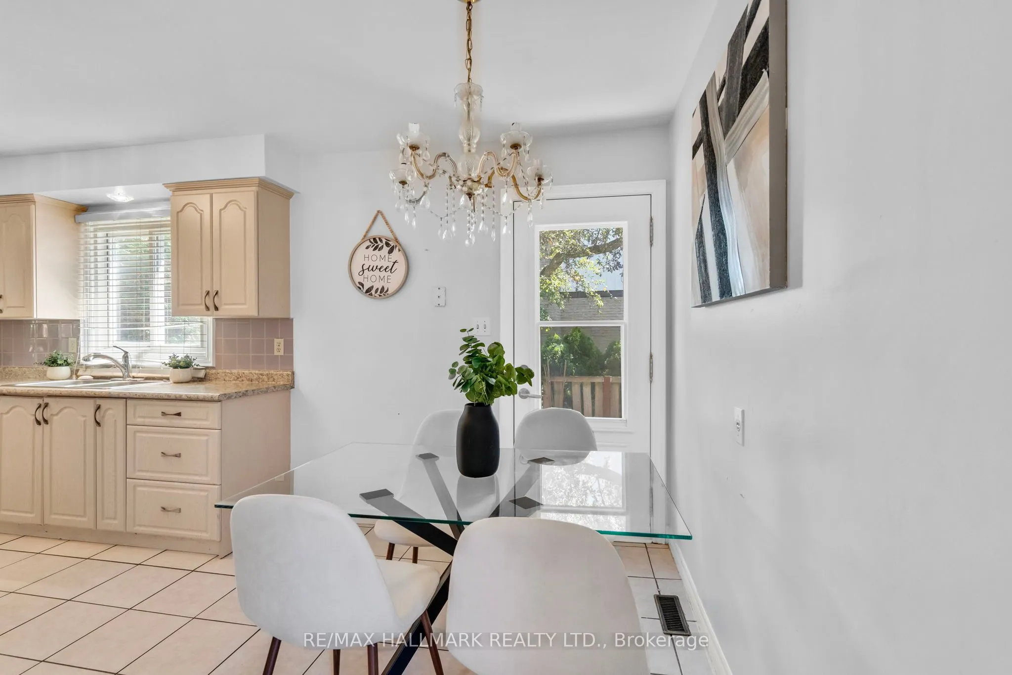 3458 Martins Pine Crescent