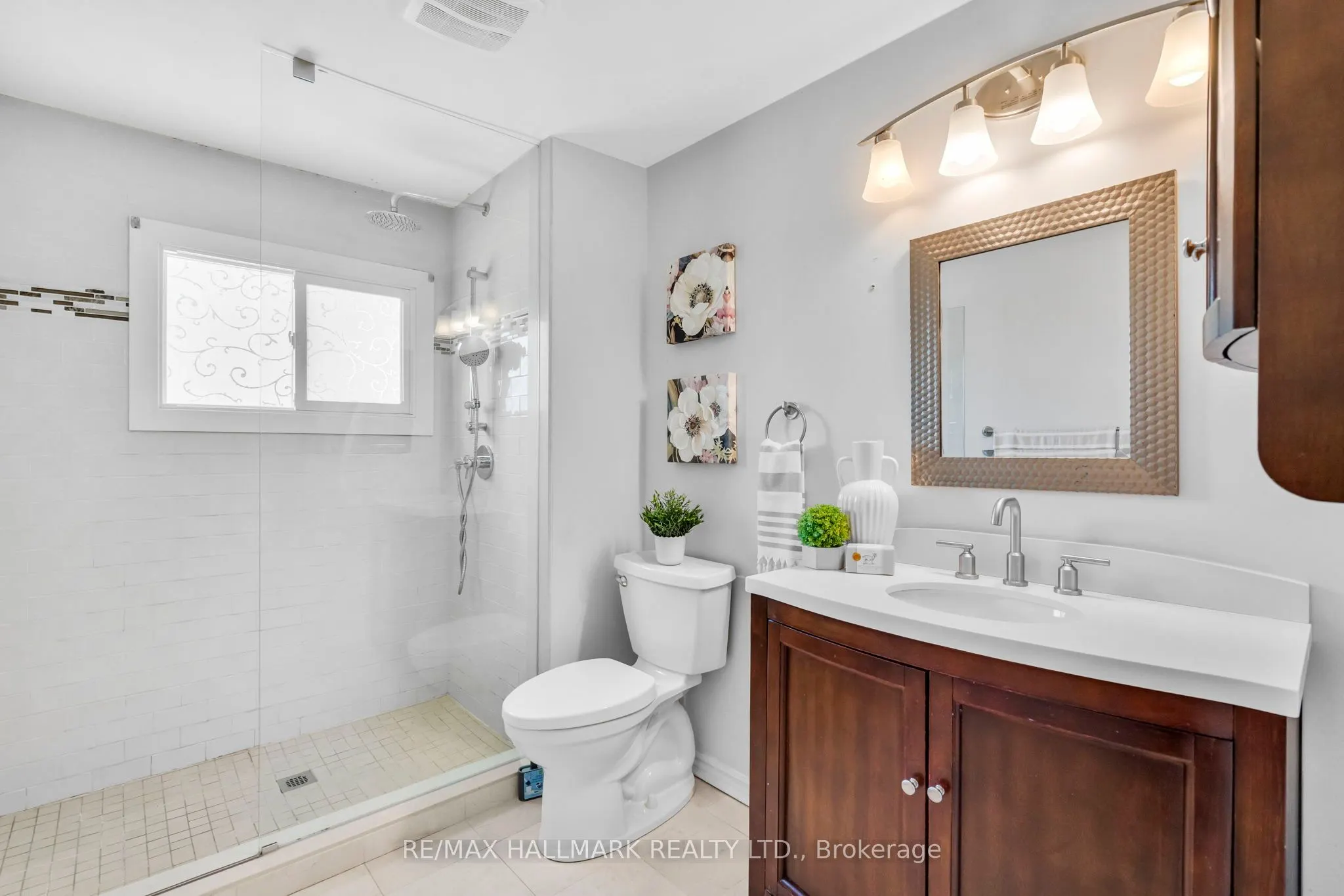 3458 Martins Pine Crescent
