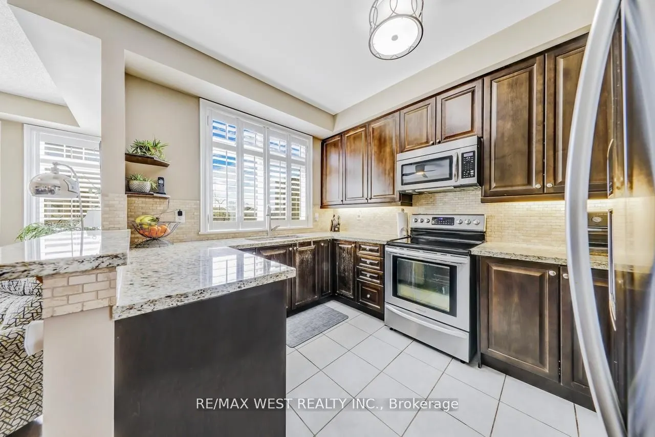 2036 Lakeshore Road W